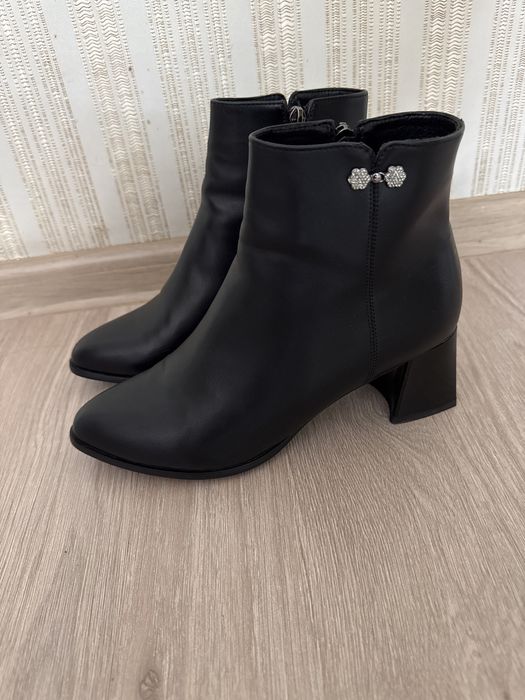 Продам весенние  сапожки размер 39