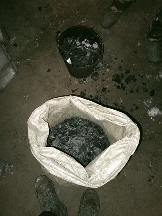 Дрова в мешках. Уголь в мешках