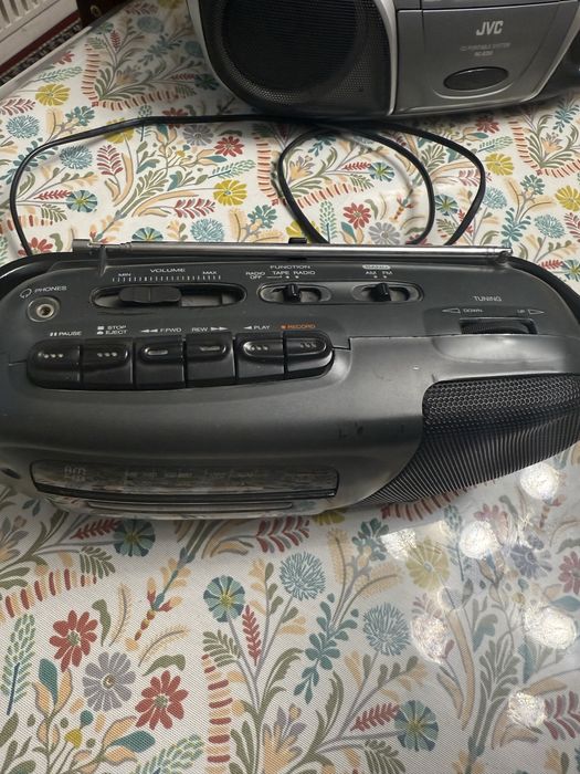 Магнитофон сотилади