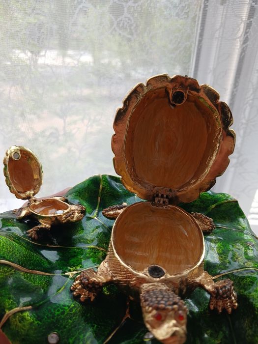 Продается статуэтка черепашки с секретом .