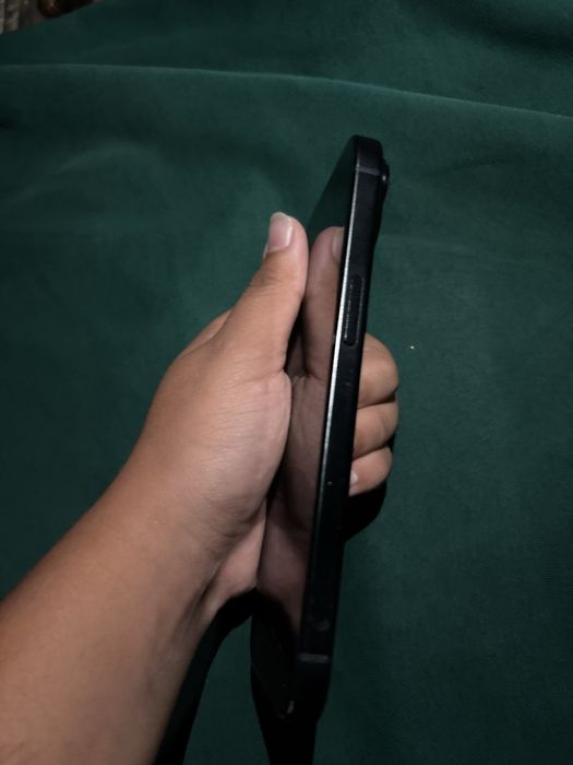 Черный титановый Iphone 15 б/у