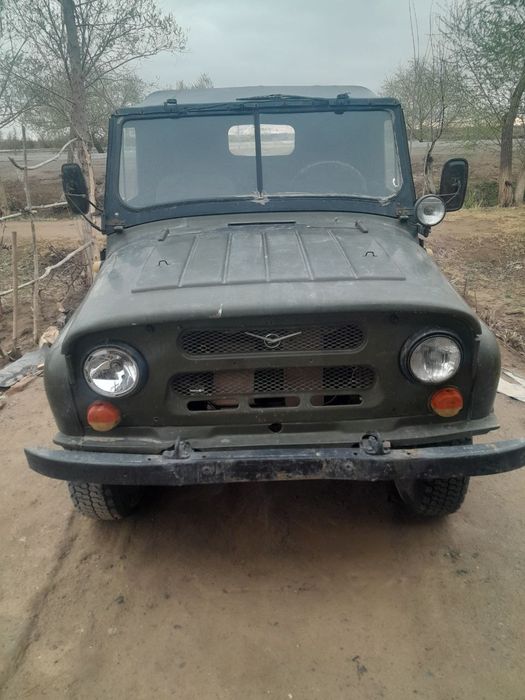 UAZ sotiladi bahosi 15 mln