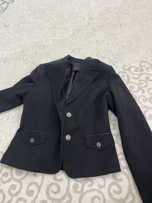 пиджаки и кофты по 2 тыс- 5 тыс