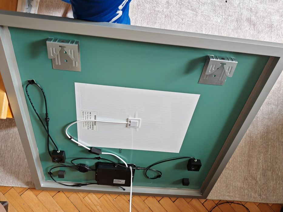 Огледало квадратно 80 см за баня с вградено LED осветление, блутуут