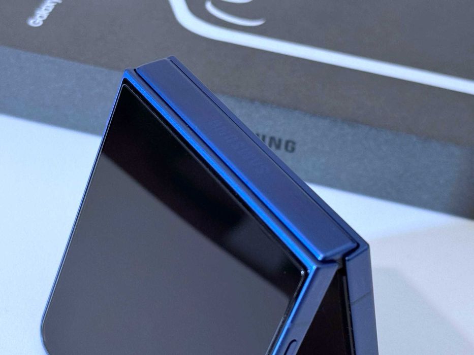 Бартер! Гаранция! Samsung Galaxy Z Flip 7 512/12GB Blue Shadow (Син) + Аксесоари.