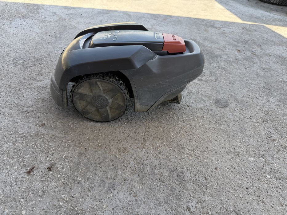 Продавам косачка робот  Husqvarna