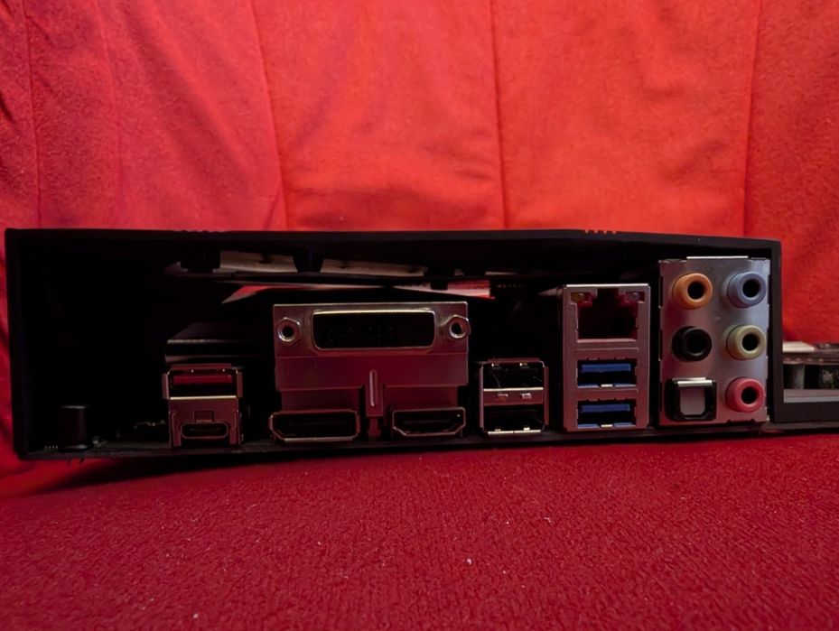 Дънo ASUS ROG STRIX Z370-F GAMING / LGA1151 за Intel Core 8-мо и 9-то