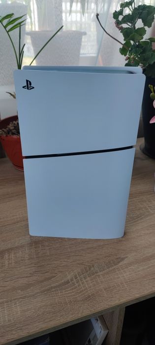 Vând consolă PlayStation 5 PS5 slim 1tb model cu disc  cu factură și garanție