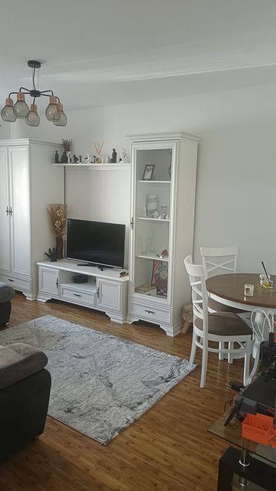 Vând apartament 3 camere Mioveni
