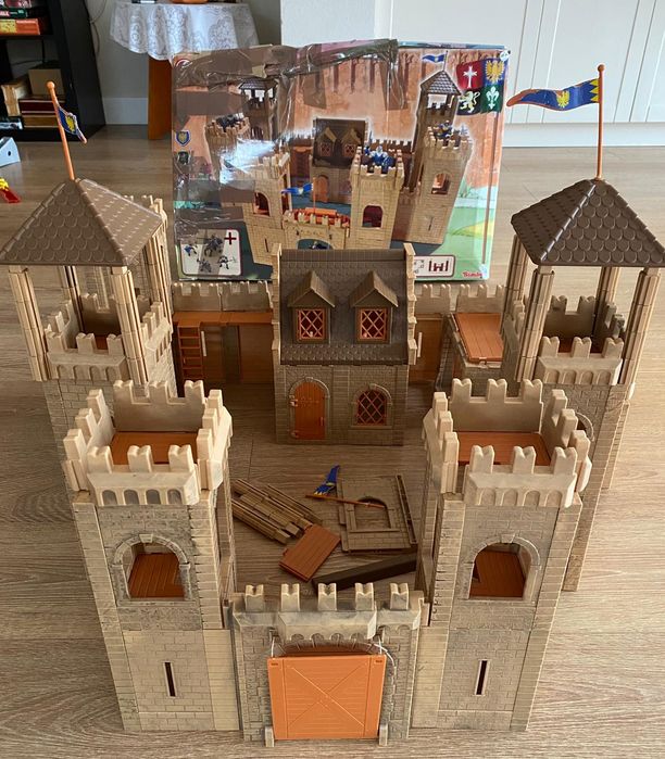 Joc de constructie gigant - Castelul cavalerilor