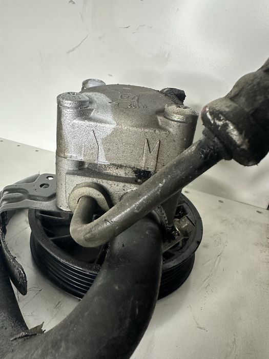 Насос гидроусилитель руля (ГУР) Volvo  Вольво