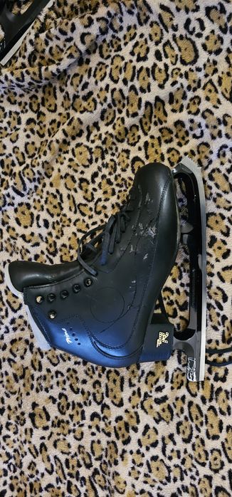 3 чифта професионални кънки за пързаляне