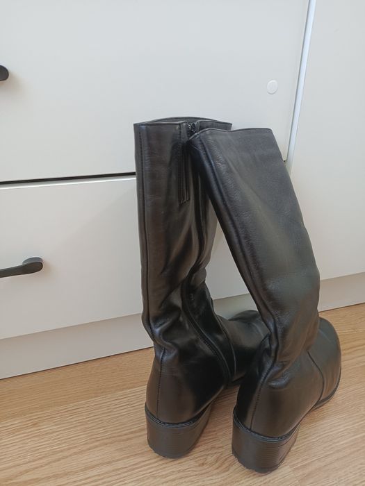 Продам женские зимние сапоги