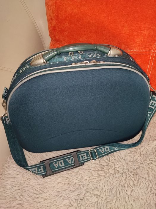 Бизнес чанта, малко куфарче