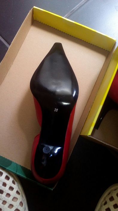Pantofi din piele, culoare rosie, numarul 36
