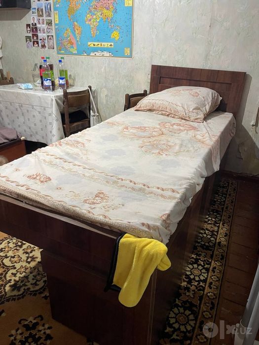Срочно продаю кровать с матрасом