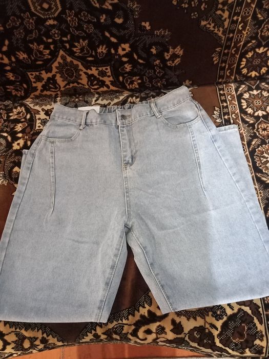 Продам  женские  джинсы