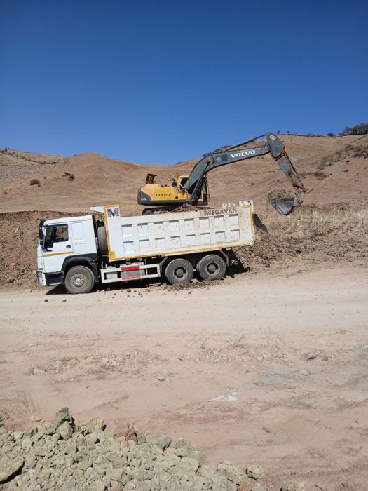 Ekskavator va yuk mashina xizmatlari bor.