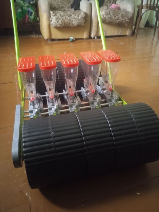 Ручной сеялка для лука и овощей. Ruchnoy seyalka piyoz va sabzavitlar