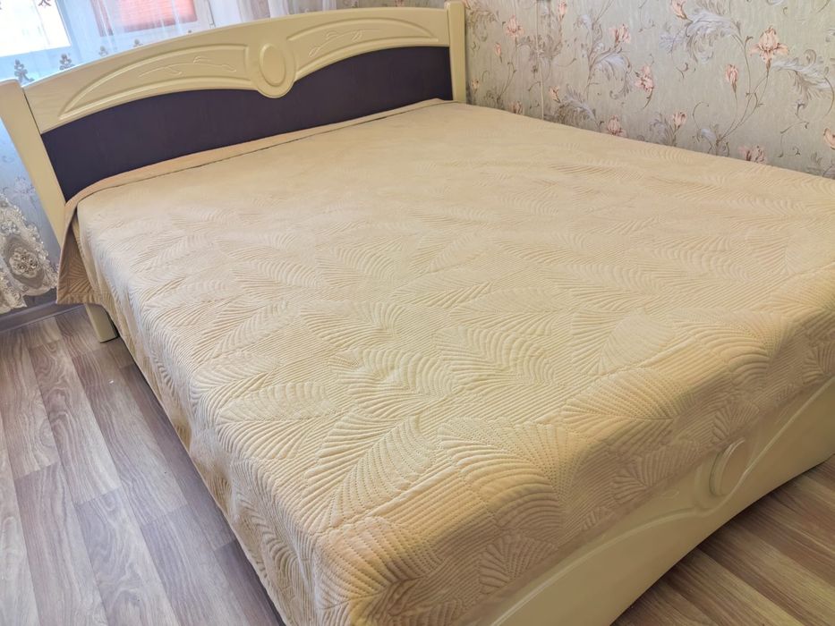 Продам спальный гарнитур