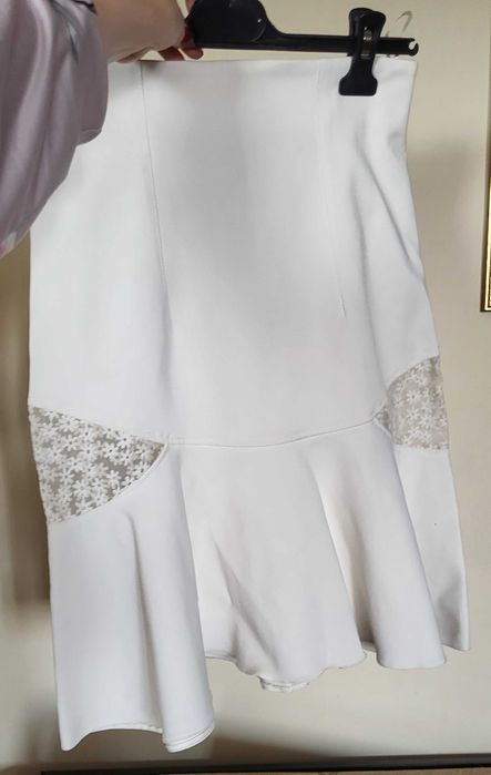 Fusta Nissa alba cu peplum