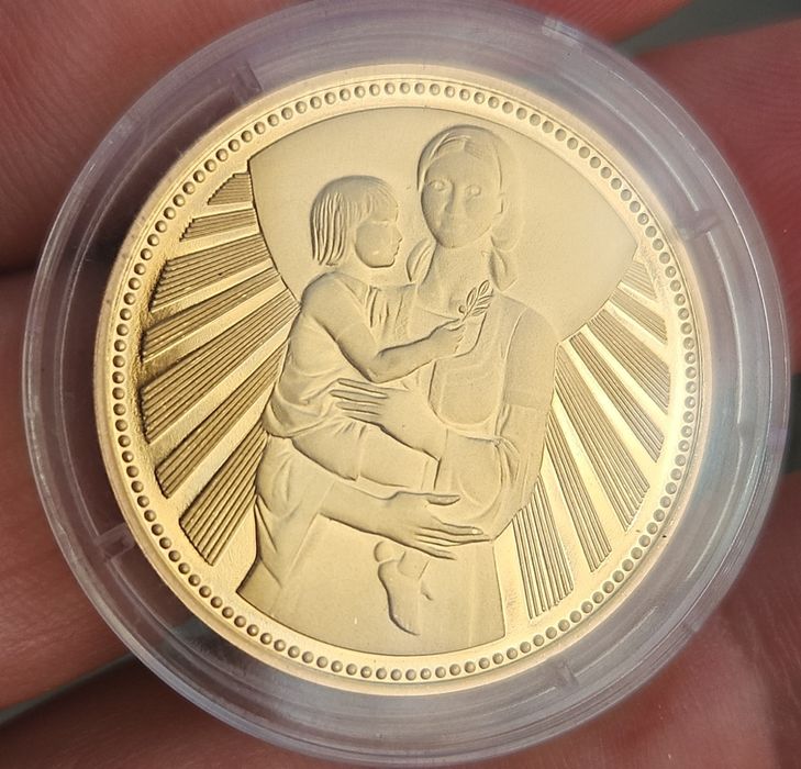 Продавам златна монета 1000 лева от 1981 година, майка с дете, в отлично състояние, 16,88 грама с чистота 900/1000