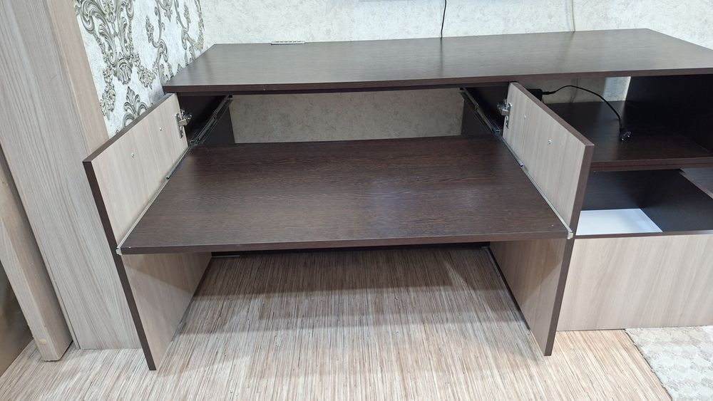 Продам тумбу под телевизор