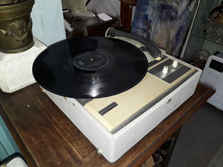 Picup defect Kosmophon boxa încorporată