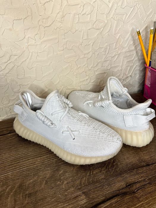 Кроссовки adidas Yeezy