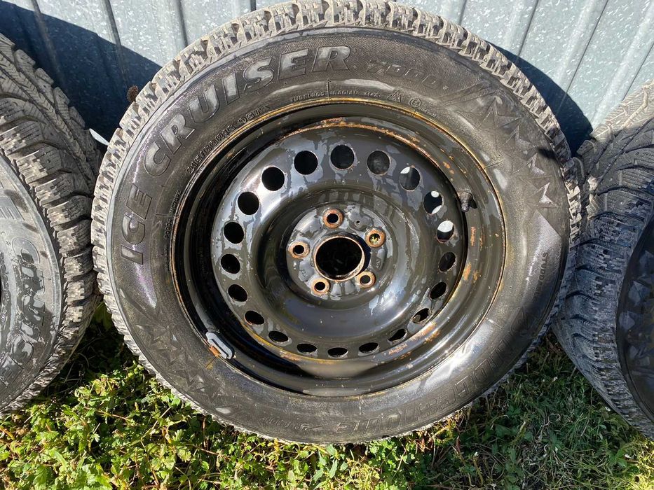 Шины зимние р-215/60/16 на дисках Хундай