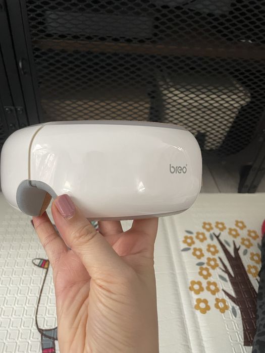 Aparat de masaj pentru ochi Breo