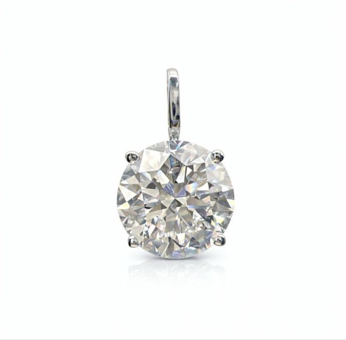 Diamant 5.06 ct, E VS2 intr-un pandantiv din aur alb de 14k