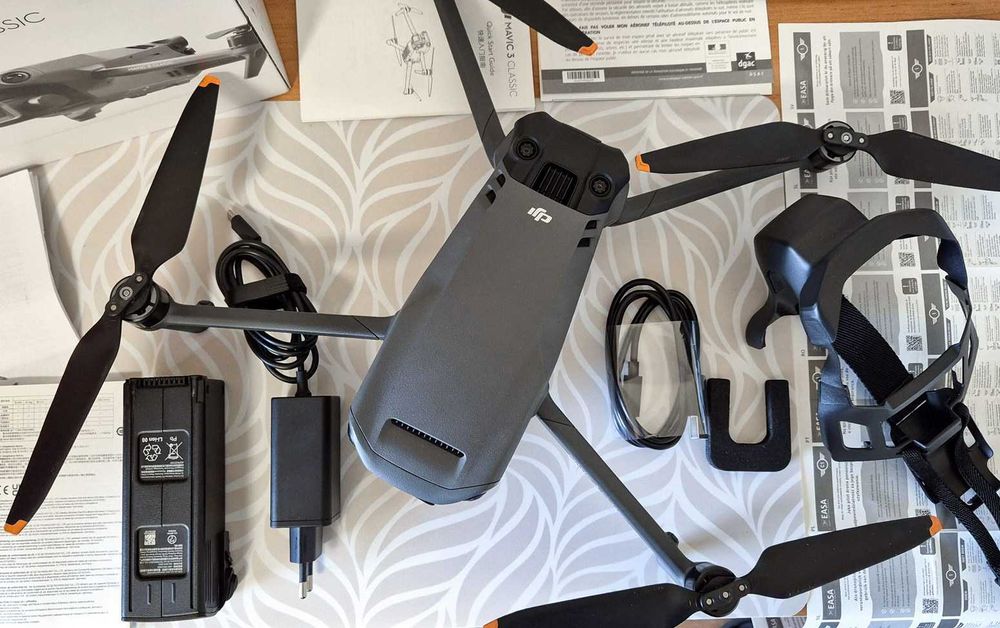 DJI Mavic 3 Classic тяло с батерия