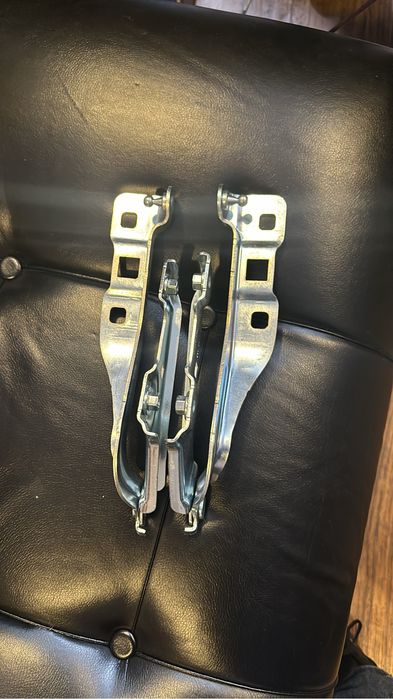 Петли капота Malibu 9 Оригинал