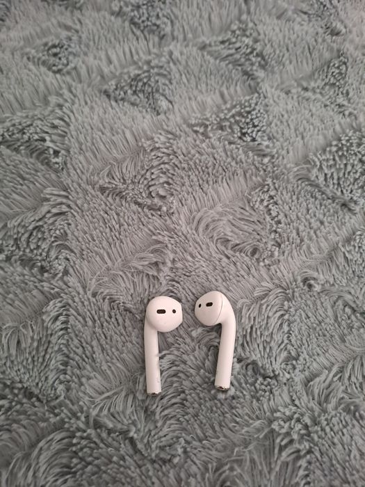Airpods 2 folosite