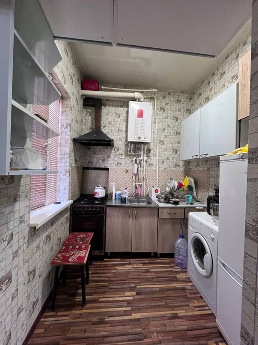 1 комнотная квартира продаётся сроочно 2 й етаж