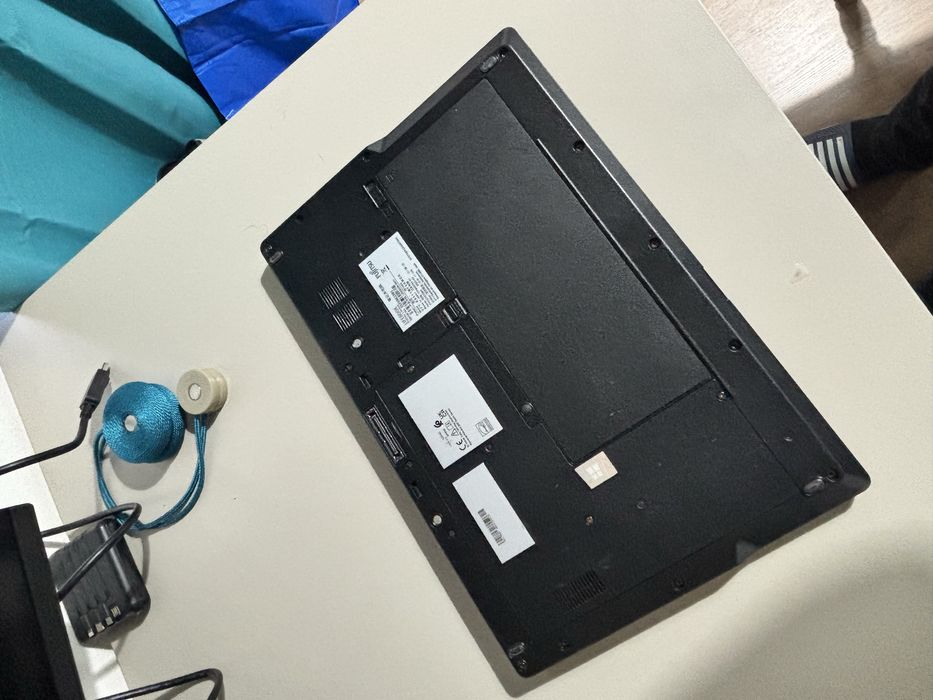 Fujitsu Siemens • i5 -11 th gen• SSD 256gb• model 2022• taste luminate