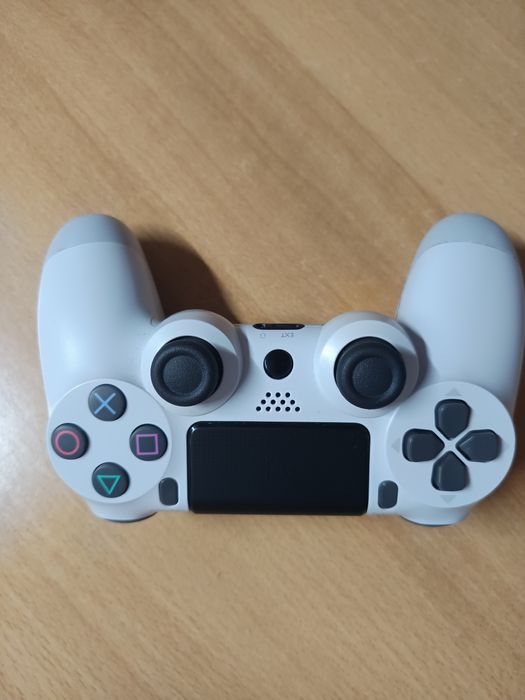 Vând controlare pentru PS 4