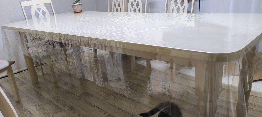 Продам  стол в гостинную