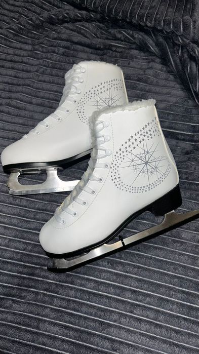 Женские коньки(новые)