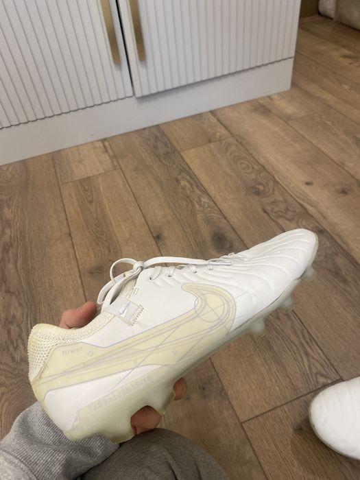 Nike tiempo белые