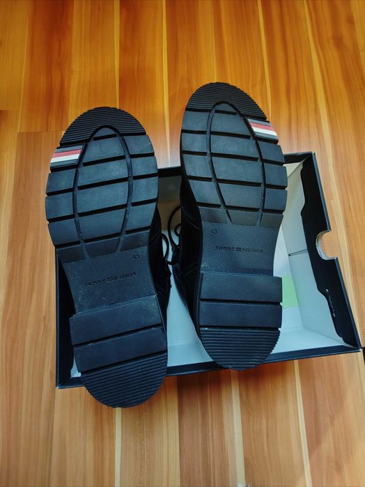 TOMMY HILFIGER 
Боти с връзки