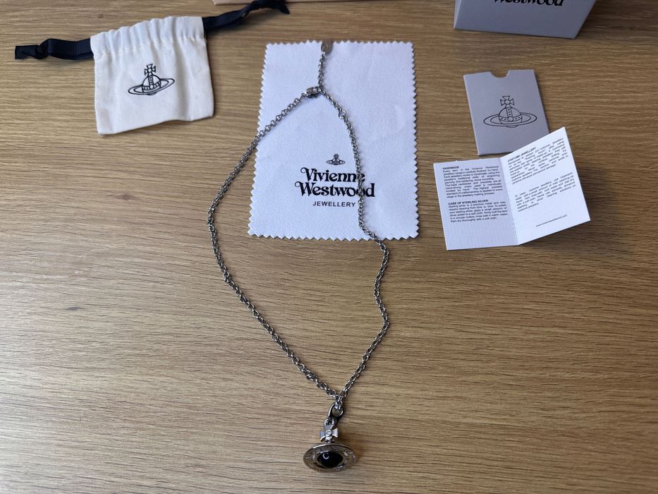 Colier Vivienne Westwood ”world’s end orb”, bilă neagra + argintiu mic