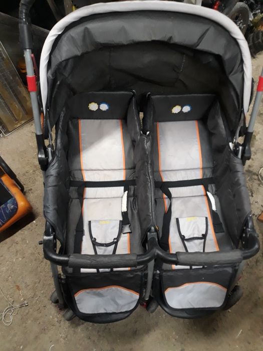 Коляска для блезнецов