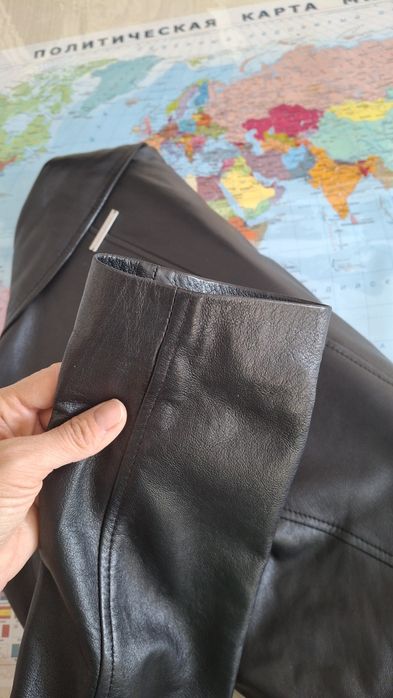 Продам кожанку Armani