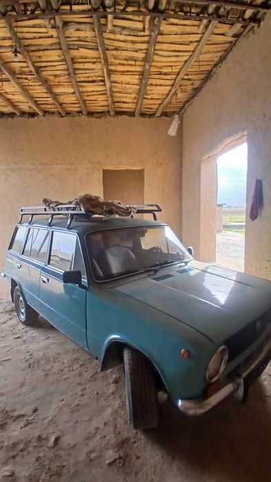 Vaz 2102 sotiladi