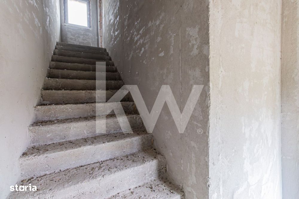 Casa singur in curte, la rosu, Izvor, Comision 0%