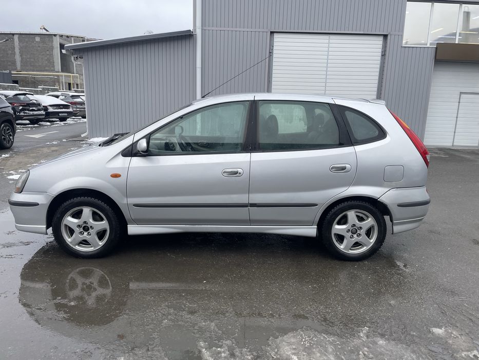 Nissan almera tino