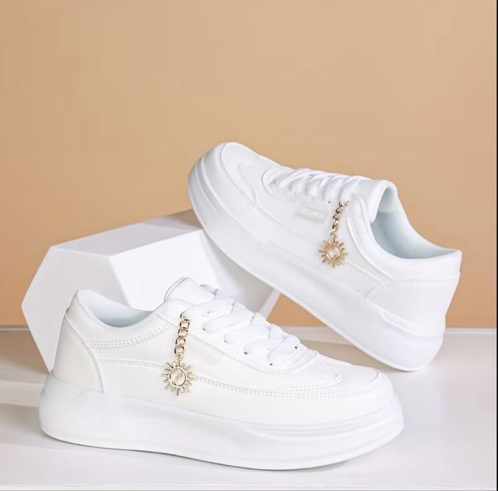 Продавам чисто нови дамски бели маратонки  №40.5