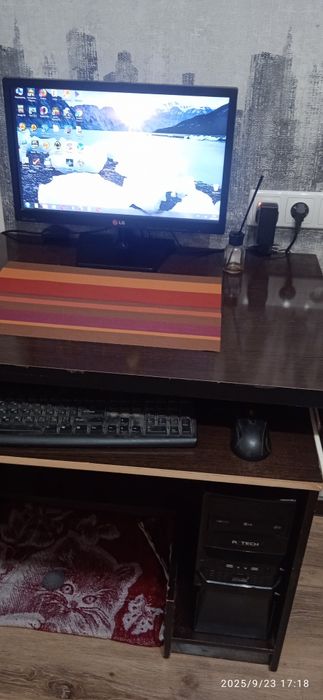 компьютер и стол